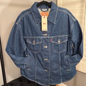 NWT! Levi’s Women’s Denim Trucker Shacket. Dark indigo wash. Size S.